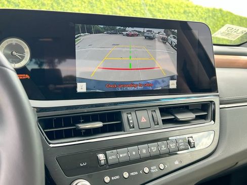 Certified 2025 Lexus ES 300h w/ Premium Package FWD image 16
