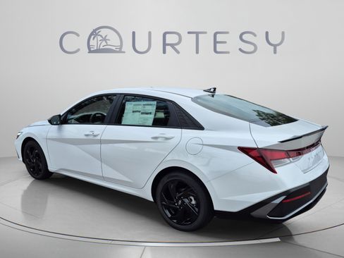 New 2026 Hyundai Elantra SEL Sport FWD image 3