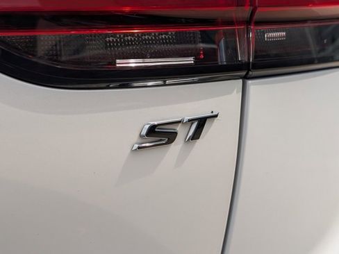 Used 2023 Buick Envision Essence w/ Sport Touring Package image 32