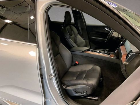 Used 2023 Volvo XC60 B5 Plus AWD/4WD image 29
