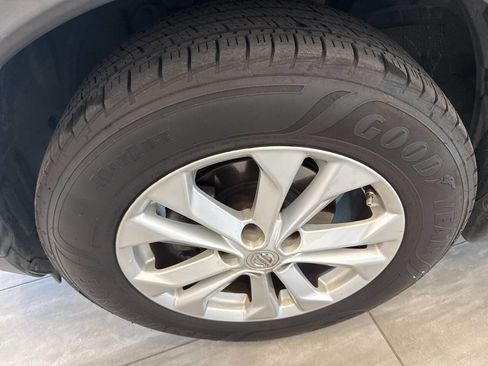 Used 2015 Nissan Rogue SV w/ SV Premium Package FWD image 44