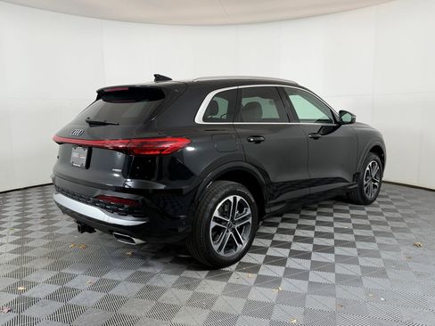 Certified 2025 Audi Q5 Premium w/ Convenience Package image 9