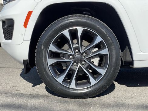 Certified 2023 Jeep Grand Cherokee Overland image 12