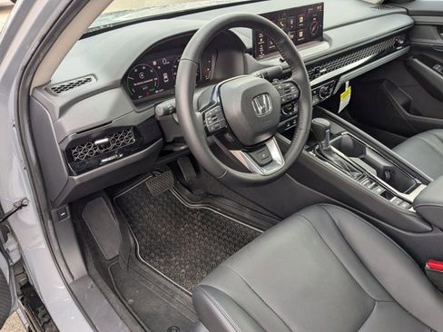 Used 2025 Honda Accord Touring image 9