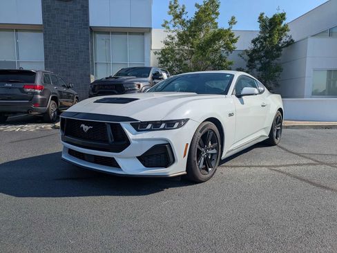 Used 2025 Ford Mustang GT RWD image 9