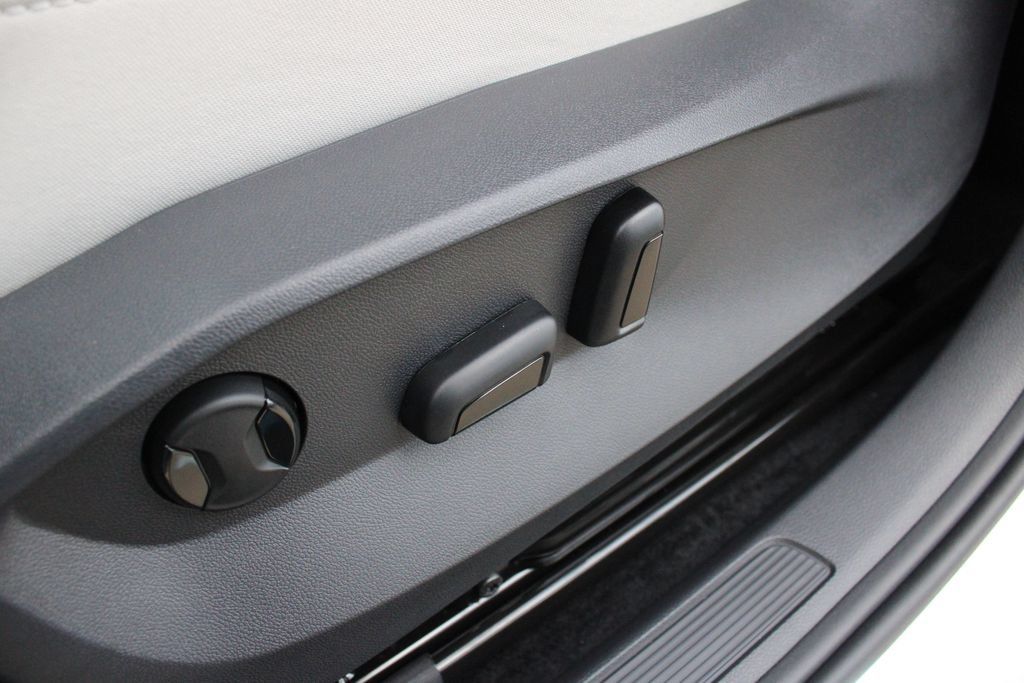 New 2026 Volkswagen Taos SE AWD/4WD image 3