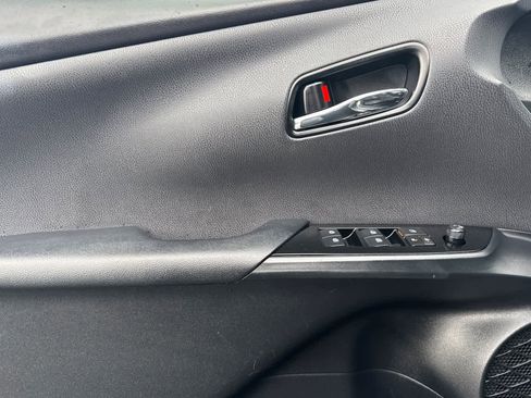 Used 2017 Toyota Prius Prime Advanced image 12