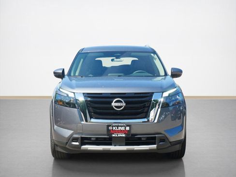 New 2025 Nissan Pathfinder SL image 4