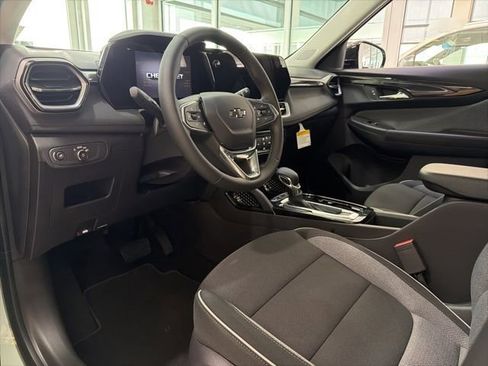 New 2026 Chevrolet TrailBlazer LT w/ Midnight Edition FWD image 8