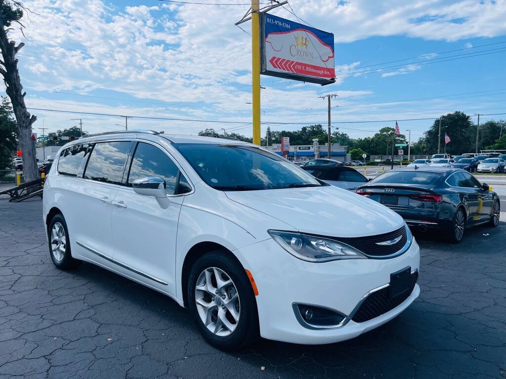 Used 2020 Chrysler Pacifica Limited FWD image 34