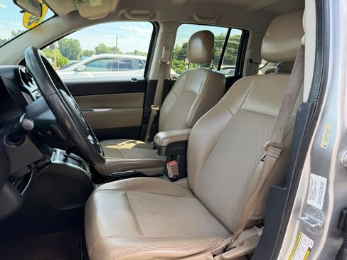 Used 2014 Jeep Compass Latitude FWD image 10