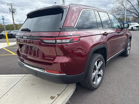 Used 2023 Jeep Grand Cherokee Limited AWD/4WD image 9
