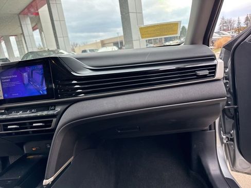 Used 2025 Toyota Camry LE image 35