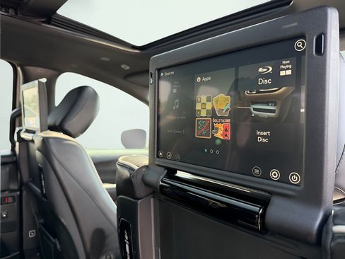 Used 2019 Chrysler Pacifica Limited w/ S Appearance Package FWD image 32