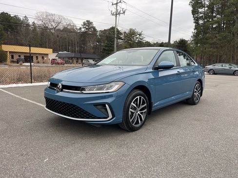 New 2026 Volkswagen Jetta SE image 2