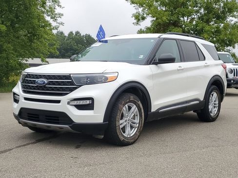 Certified 2022 Ford Explorer XLT w/ Equipment Group 202A AWD/4WD image 2