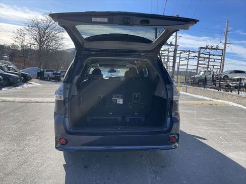 Certified 2020 Toyota Sienna SE w/ SE Preferred Package image 13