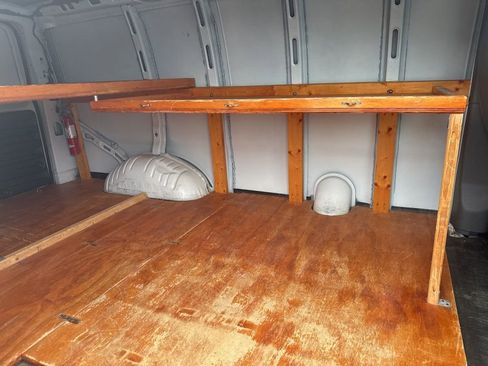 Used 2019 Chevrolet Express 2500 RWD image 3