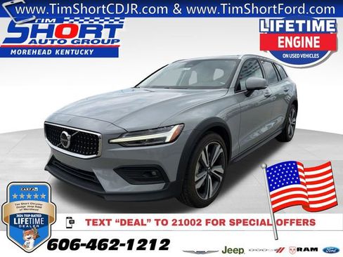 Used 2025 Volvo V60 B5 Cross Country Plus AWD/4WD image 1