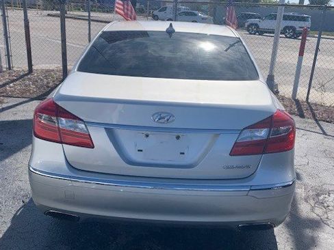Used 2012 Hyundai Genesis 3.8 image 3