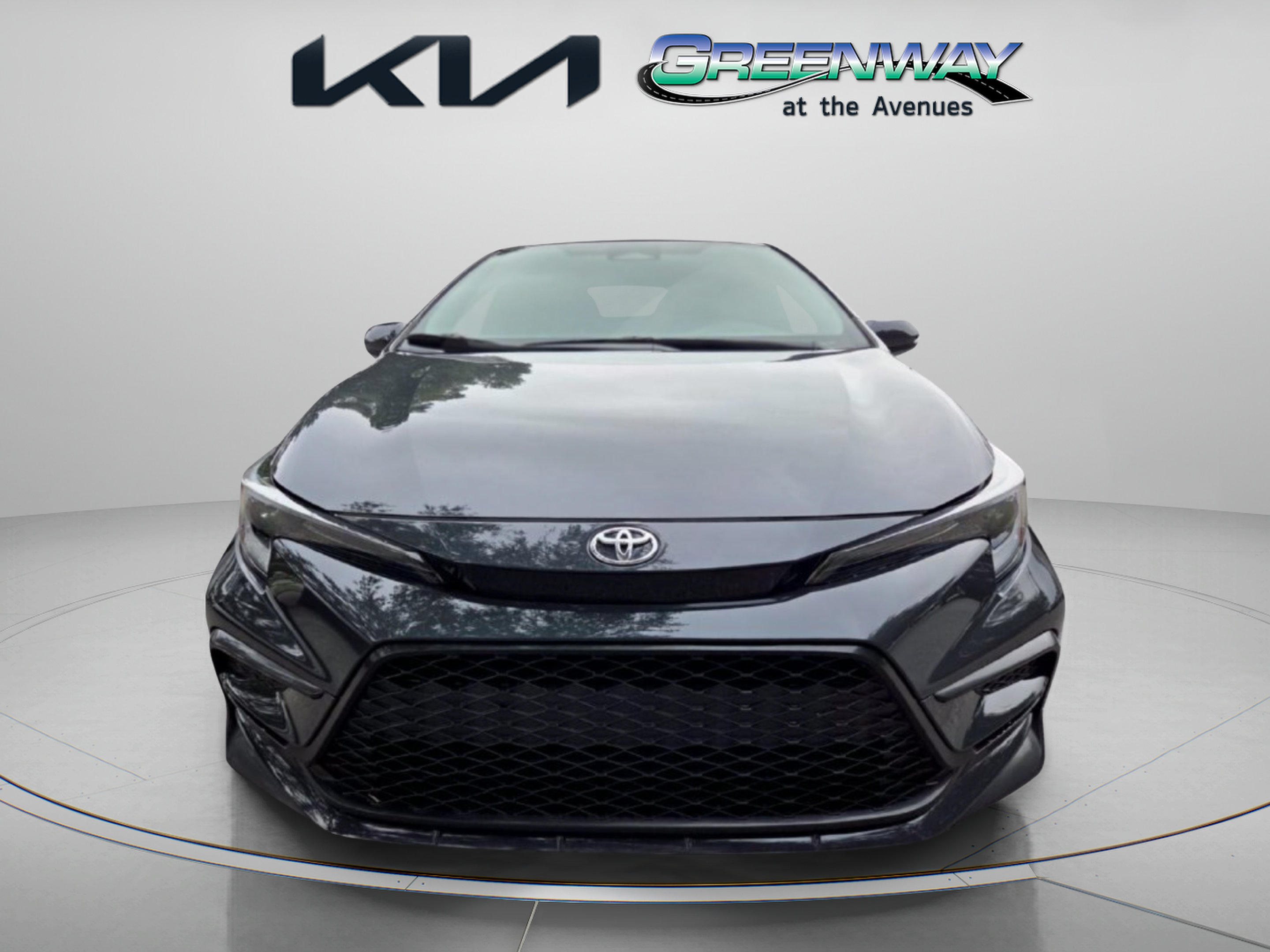 Used 2025 Toyota Corolla SE FWD image 2
