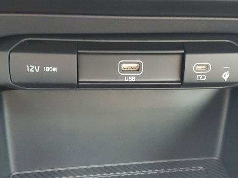 New 2025 Kia Niro SX Touring image 34