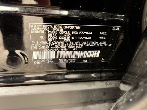 Used 2023 Toyota Venza LE image 27