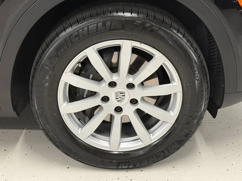 Certified 2019 Porsche Cayenne AWD/4WD image 11