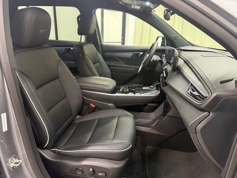 Certified 2025 Buick Enclave Sport Touring image 27