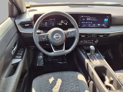 Used 2026 Nissan Kicks SV w/ Cold Weather Package FWD image 4