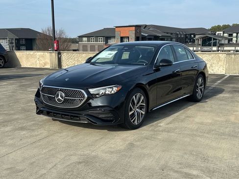 New 2026 Mercedes-Benz E 350 4MATIC Sedan image 3