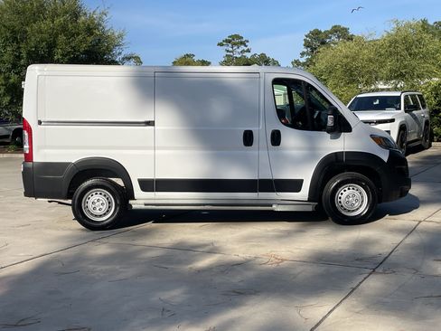 Used 2025 RAM ProMaster 2500 w/ U-Haul Equipment Group FWD image 10
