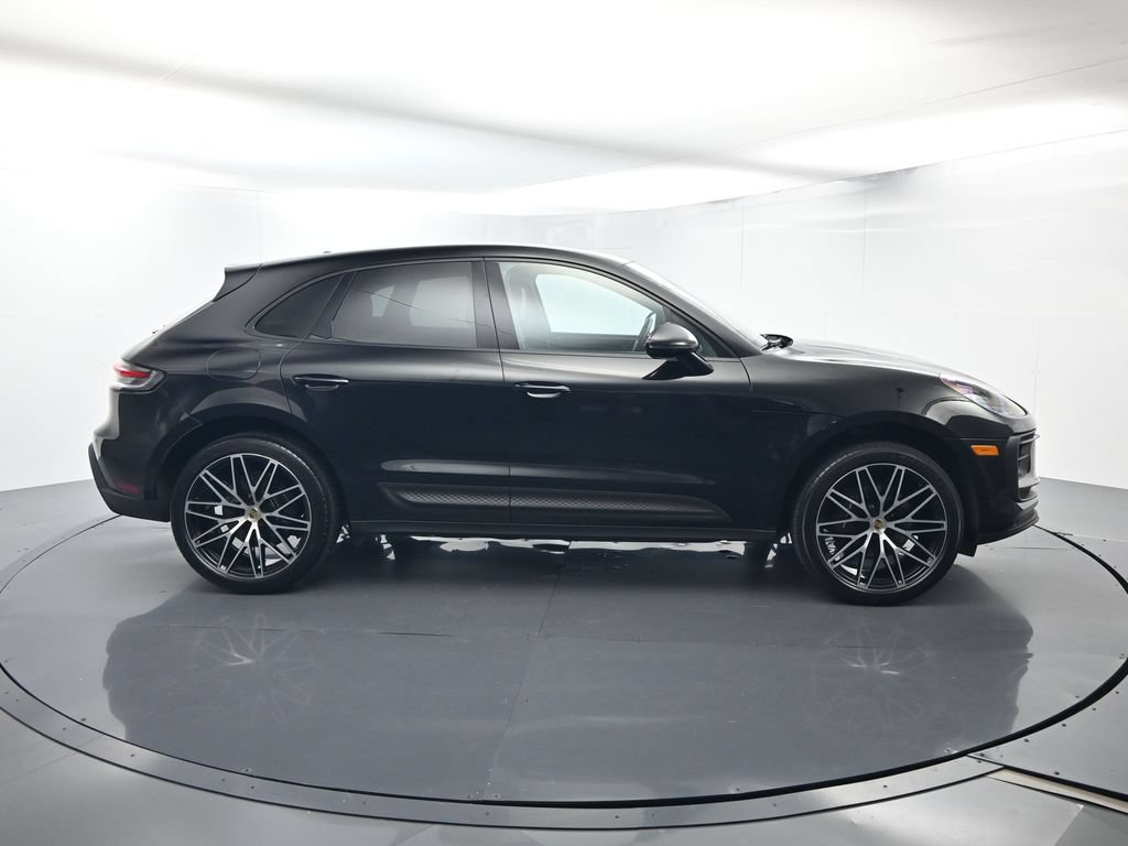 Used 2023 Porsche Macan AWD/4WD image 16
