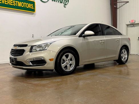 Used 2016 Chevrolet Cruze LT FWD image 3