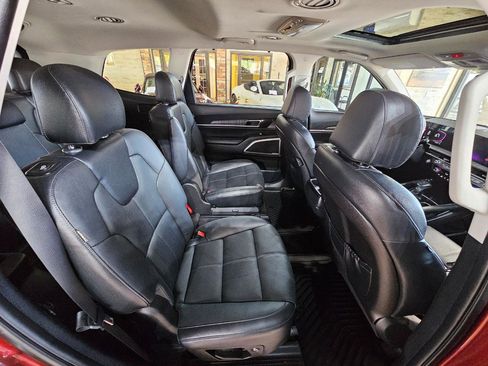 Used 2023 Kia Telluride EX w/ EX Captain's Chair Package image 17