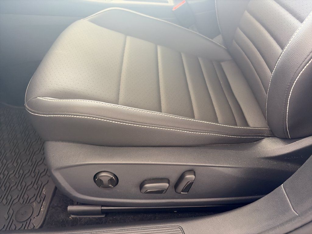 Certified 2024 Volkswagen Jetta SE FWD image 12