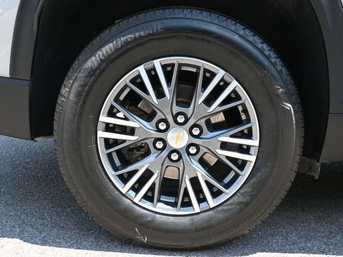 Used 2024 Chevrolet Traverse LT FWD image 13
