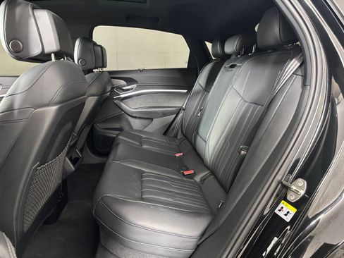 Used 2023 Audi e-tron Prestige AWD/4WD image 16