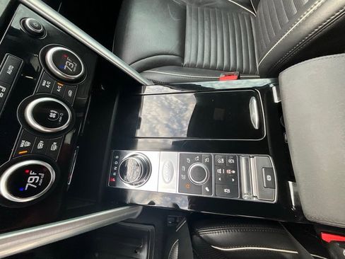 Used 2018 Land Rover Discovery HSE image 16