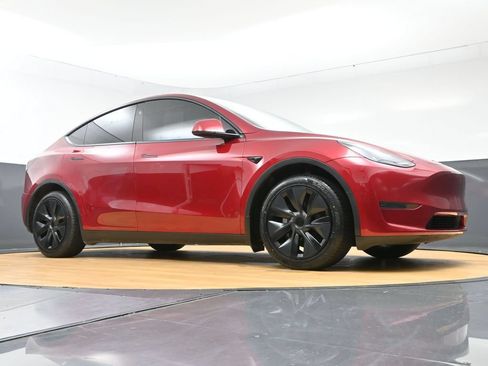 Used 2024 Tesla Model Y Long Range RWD image 50