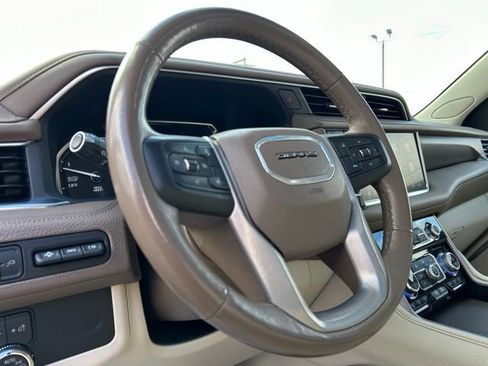 Used 2021 GMC Yukon Denali w/ Denali Premium Package image 40