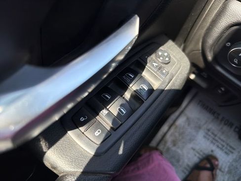 Used 2019 RAM 1500 Big Horn AWD/4WD image 11