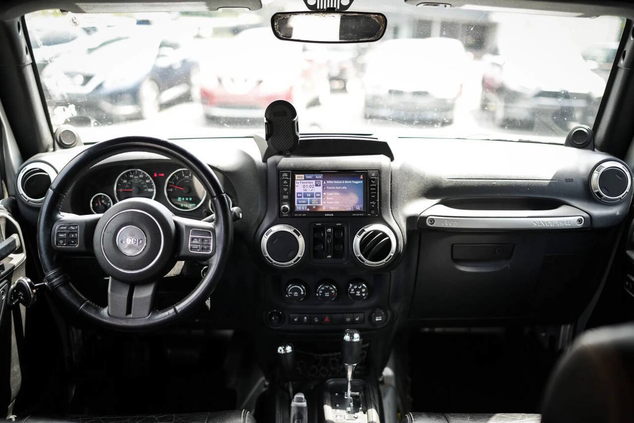 Used 2012 Jeep Wrangler Unlimited Rubicon w/ Dual Top Group AWD/4WD image 41