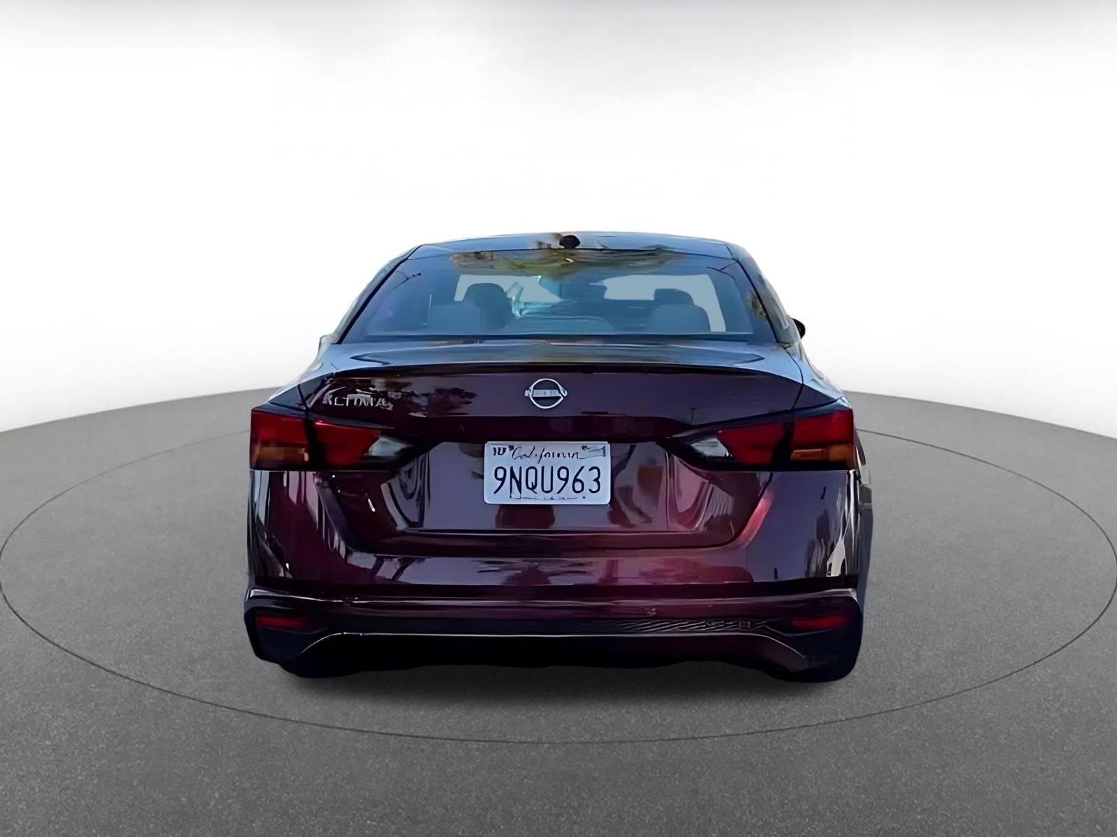 Used 2025 Nissan Altima 2.5 SV FWD image 10