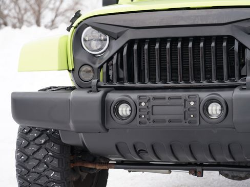 Used 2016 Jeep Wrangler Unlimited Sahara w/ Dual Top Group image 9