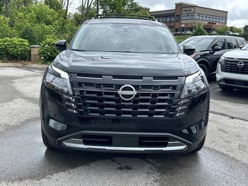 New 2026 Nissan Pathfinder Platinum w/ Lighting Package FWD image 2