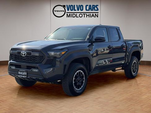 Used 2025 Toyota Tacoma TRD Off-Road AWD/4WD image 24