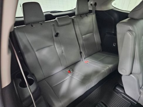 Used 2021 Toyota Highlander XLE image 18