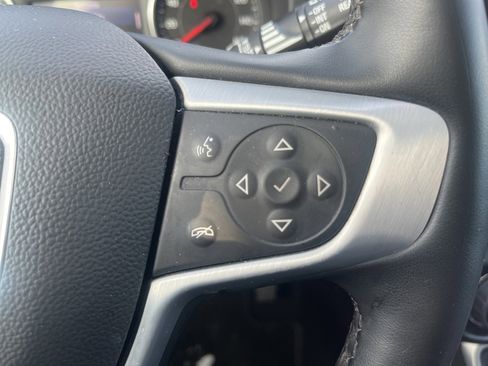 Used 2023 GMC Terrain SLT image 32