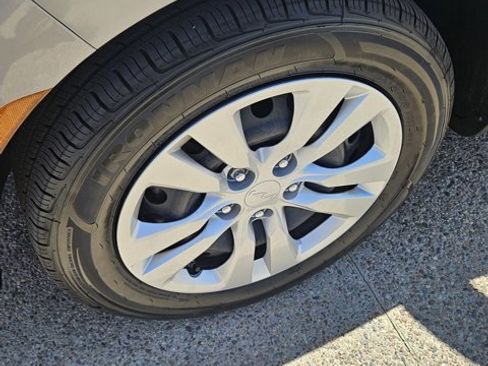 Used 2023 Kia Soul LX image 9